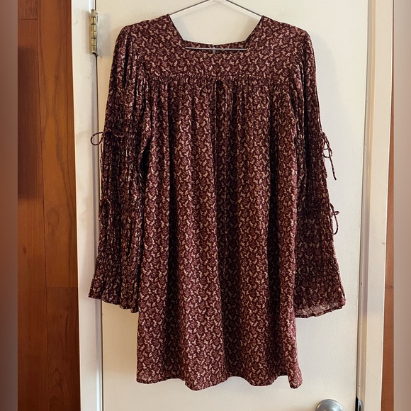 Doen Buttercup Mini Dress in Wine Winter Ditsy Floral Print - Picture 2 of 13